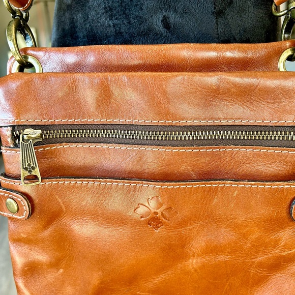 Beautiful tan leather Patricia Nash crossbody bag with pockets everywhere - Picture 2 of 7